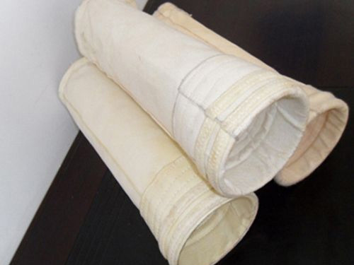 山東(dong)易清灰(hui)滌綸氈(zhān)除塵布(bu)袋